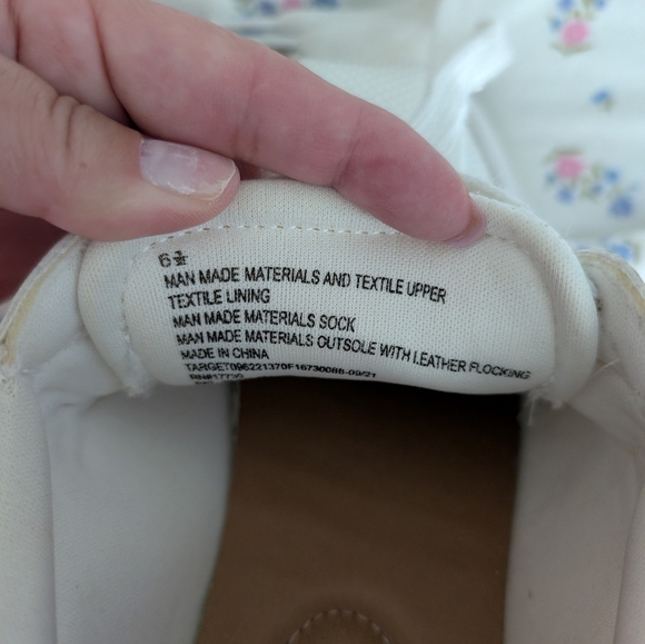 Universal Thread White Sneakers - Picture 4 of 6